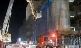 نجات جان ۲ کارگر گیر افتاده در بالابر