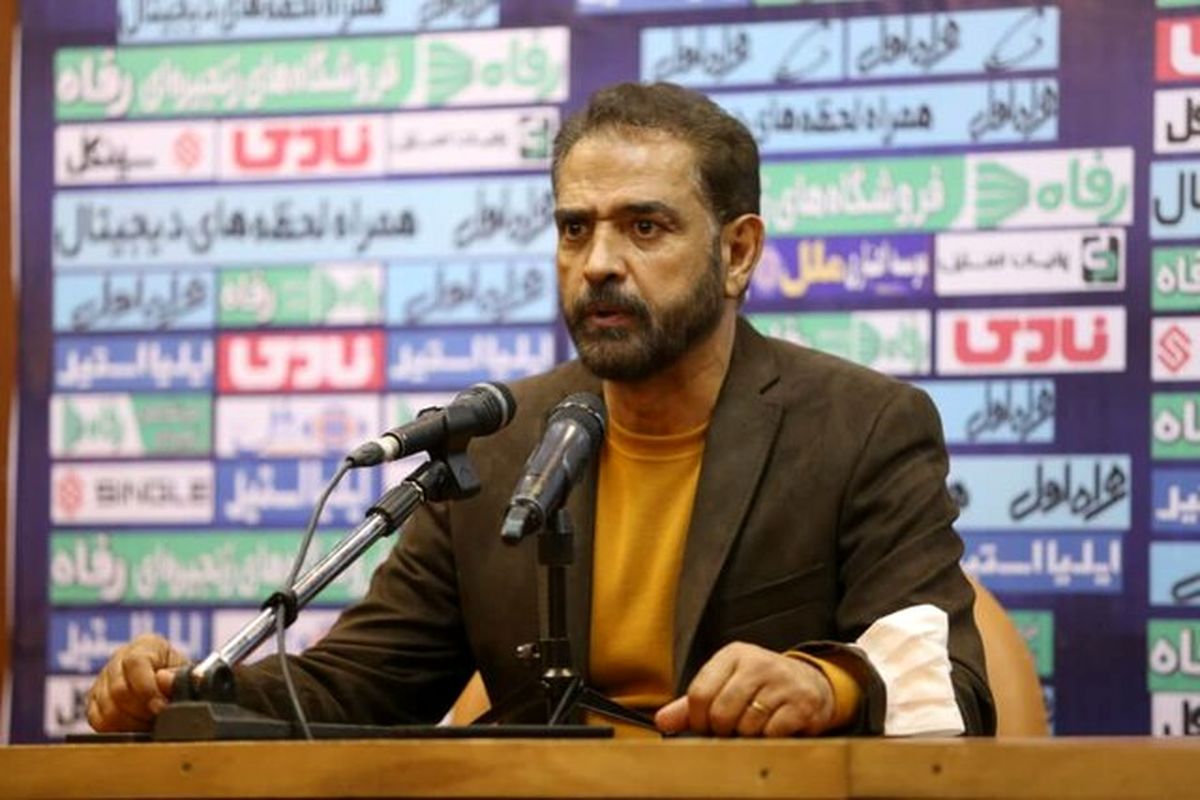 فیروز کریمی: داور بازی را بیشتر از اندازه حساس کرد