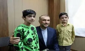 تصویری از فرزندان شهید حسین امیرعبداللهیان که تکذیب شد