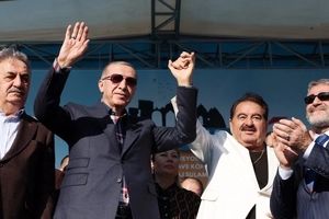 رئیس جمهور ترکیه ترانه‌ای را در کنار ابراهیم تاتلیسس خواند/ ویدئو

