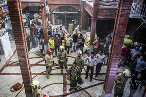 30 انبار و مغازه در بازار آهنگران آتش گرفت/ ویدئو