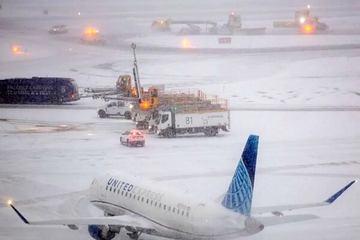 طوفان برفی برق ۷۰۰ هزار نفر در آمریکا را قطع کرد؛ لغو ۱۰ هزار پرواز