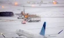 طوفان برفی برق ۷۰۰ هزار نفر در آمریکا را قطع کرد؛ لغو ۱۰ هزار پرواز