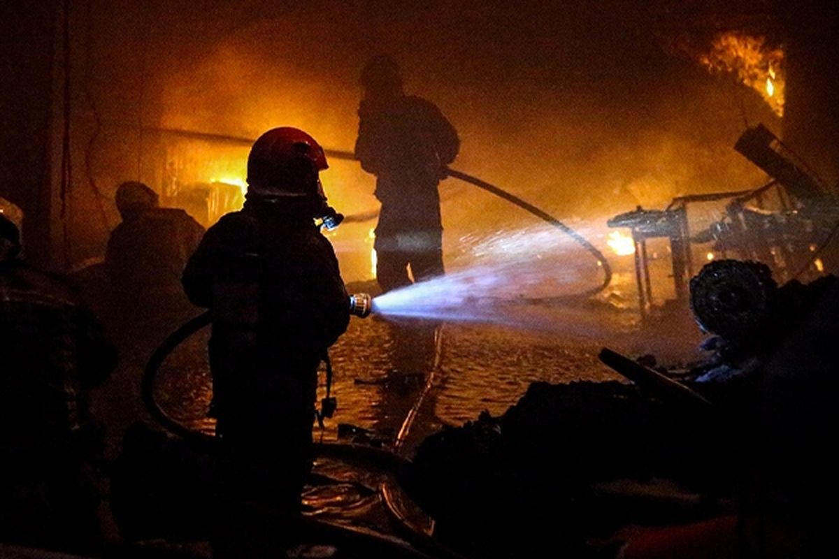 مصدومیت سه کارگر در آتش‌سوزی اتاقک نگهبانی