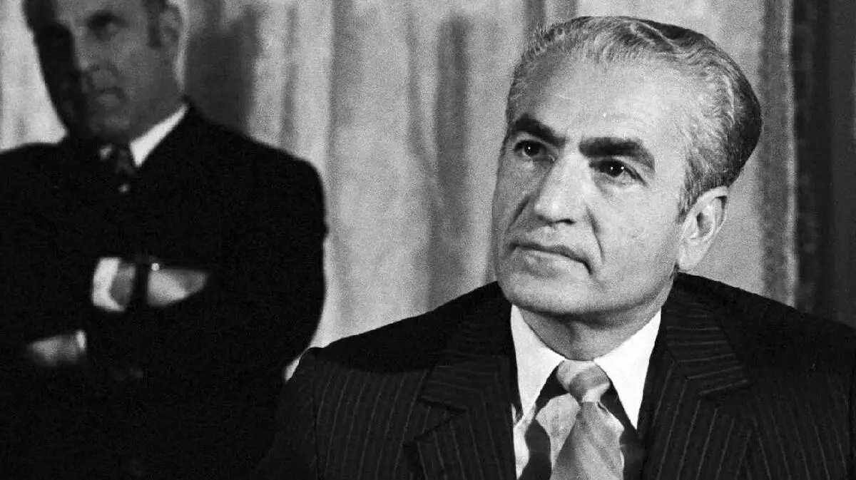 سفر در زمان؛ «محمدرضا پهلوی» در غار شاپور اول ساسانی؛ سال 1336 