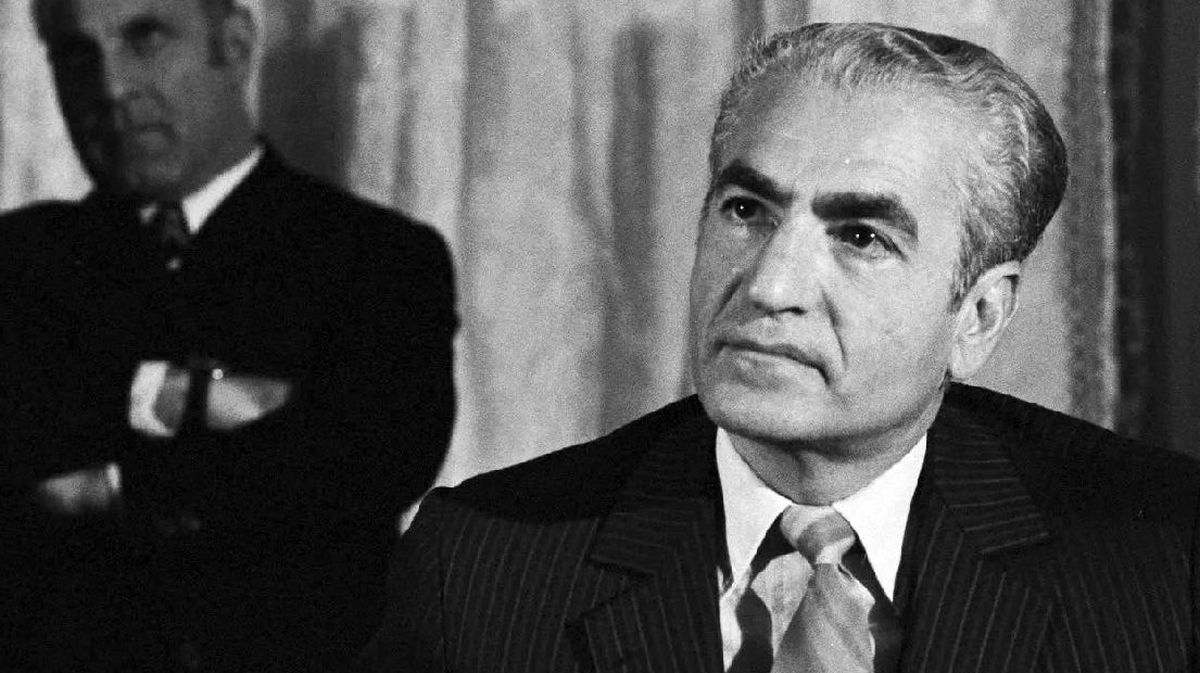 سفر در زمان؛ «محمدرضا پهلوی» در غار شاپور اول ساسانی؛ سال 1336 