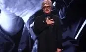 جنجال ۵۰ ساله فیلم وندرس: حذف صحنه برهنگی بازیگر ۱۳ ساله/ پایان نمایش «حرکت اشتباه»