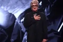 جنجال ۵۰ ساله فیلم وندرس: حذف صحنه برهنگی بازیگر ۱۳ ساله/ پایان نمایش «حرکت اشتباه»