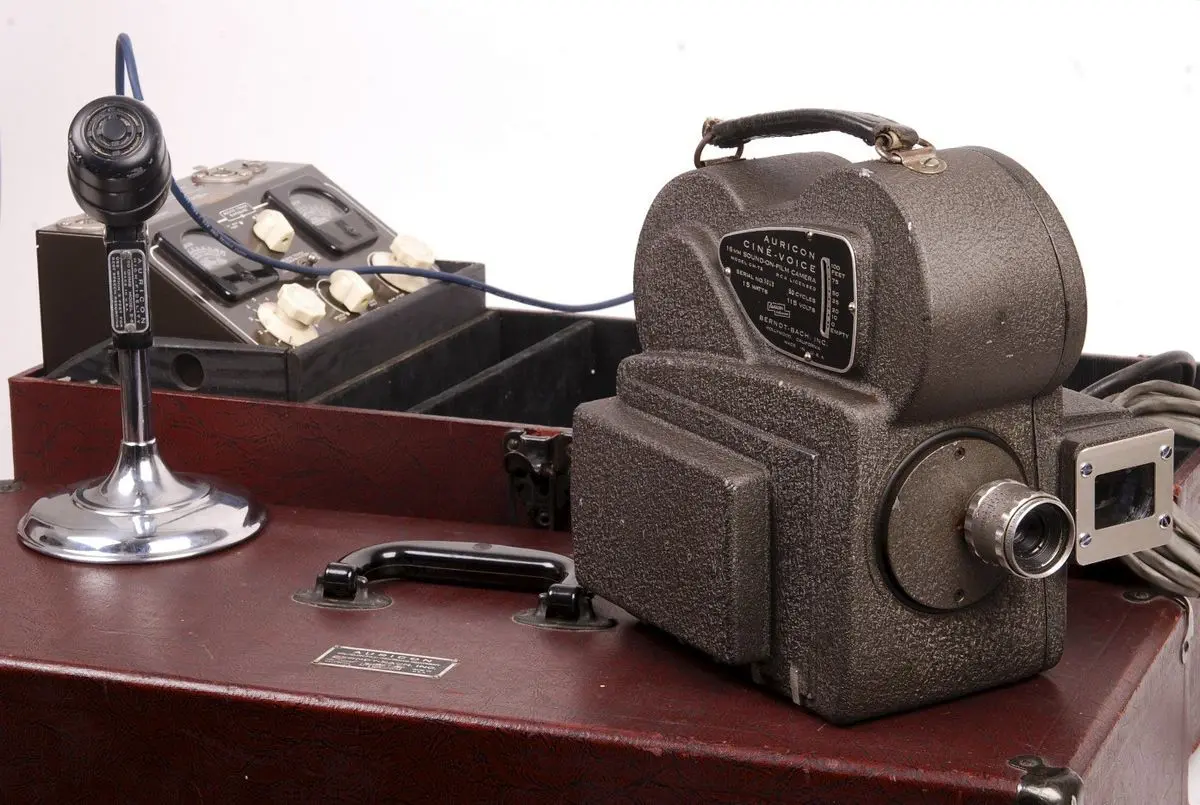 دوربینی که اولین فیلم سینمایی رنگی ایران با آن ساخته شد