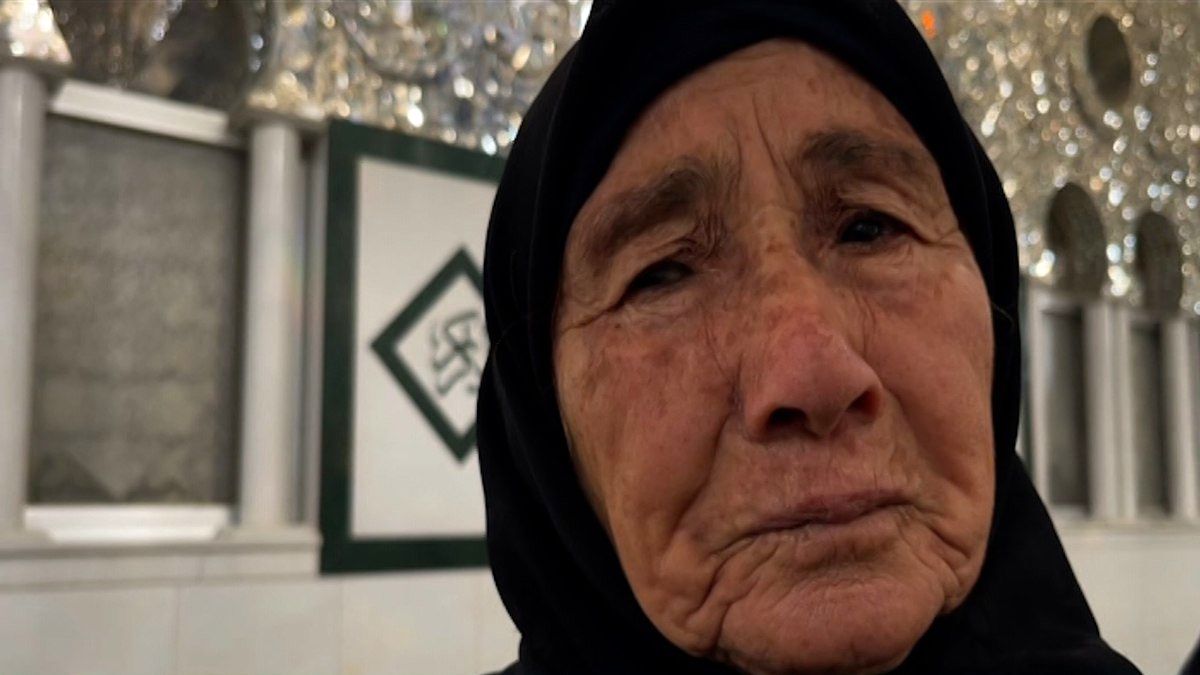 گزارش نفیسه کوهنورد، خبرنگار بی بی سی، از زینبیه سوریه/ سگها جسد شیعیان را خوردند