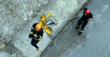 سخنگوی آتش نشانی مشهد: ۲ مرد و یک زن از سیلاب کال بلوار توس نجات داده شدند