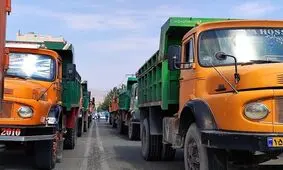  همدلی، همراهی و اعتماد رانندگان سیرجانی به بخش حاکمیتی حمل‌ و نقل/ بازگشت کامیون ها به چرخه حمل و نقل کشور در سیرجان


