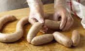 انتشار فهرست جدید محصولات غذایی خطرناک و تقلبی؛ گوشت خر در سوسیس!
