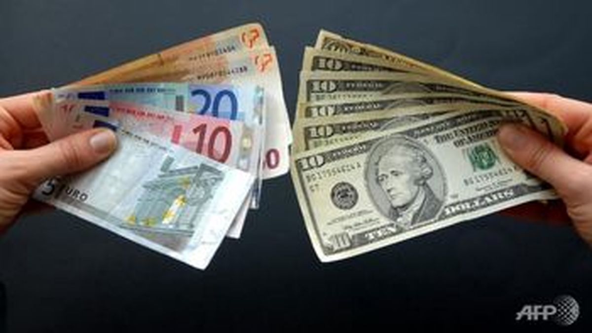 افت نسبی دلار و یورو در سومین هفته کاری فروردین ماه