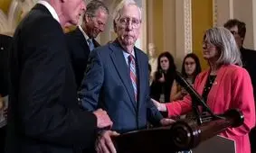 «نیکی هیلی» خواستار کناره‌گیری مقامات سالخورده آمریکا شد

