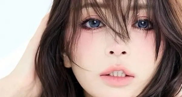 زنی ناشنوا که ملکه موسیقی پاپ شد | مادر مخفی فرزند ایلان ماسک | حواشی بی‌پایان یک خواننده | آیومی هاماساکی کیست؟