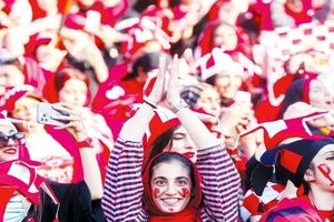 زنان تهرانی فعلا نه، اما چند شهر دیگر در ورزشگاه فوتبال می بینند

