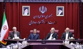 پزشکیان به وزارت اقتصاد رفت

