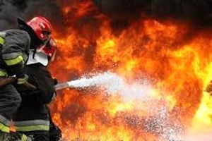 بازار بزرگ بندرعباس معروف به مگامال دچار آتش سوزی شده است