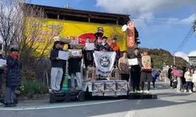 مسابقه لیز خوردن با صندلی اداری در ژاپن/ ویدئو