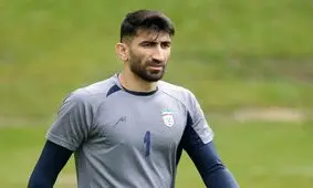 حضور هواداران استقلال و پرسپولیس مقابل ساختمان باشگاه هایشان/ آبی ها منتظر خبر عقد قرارداد بیرانوند هستند/ ویدئو