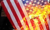 به آتش کشیدن پرچم آمریکا در پاریس/ ویدئو