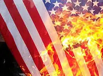 به آتش کشیدن پرچم آمریکا در پاریس/ ویدئو