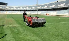 آغاز ترمیم چمن استادیوم آزادی با روشی عجیب/ واکنش نیمار!/ ویدئو

