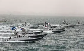 دور شدن ۱۸۰ مایلی ناوهواپیمابر آمریکایی از شناور سپاه/ سرعت شناورهای تندروی سپاه به ۹۰ تا ۱۱۰ گره دریایی رسید

