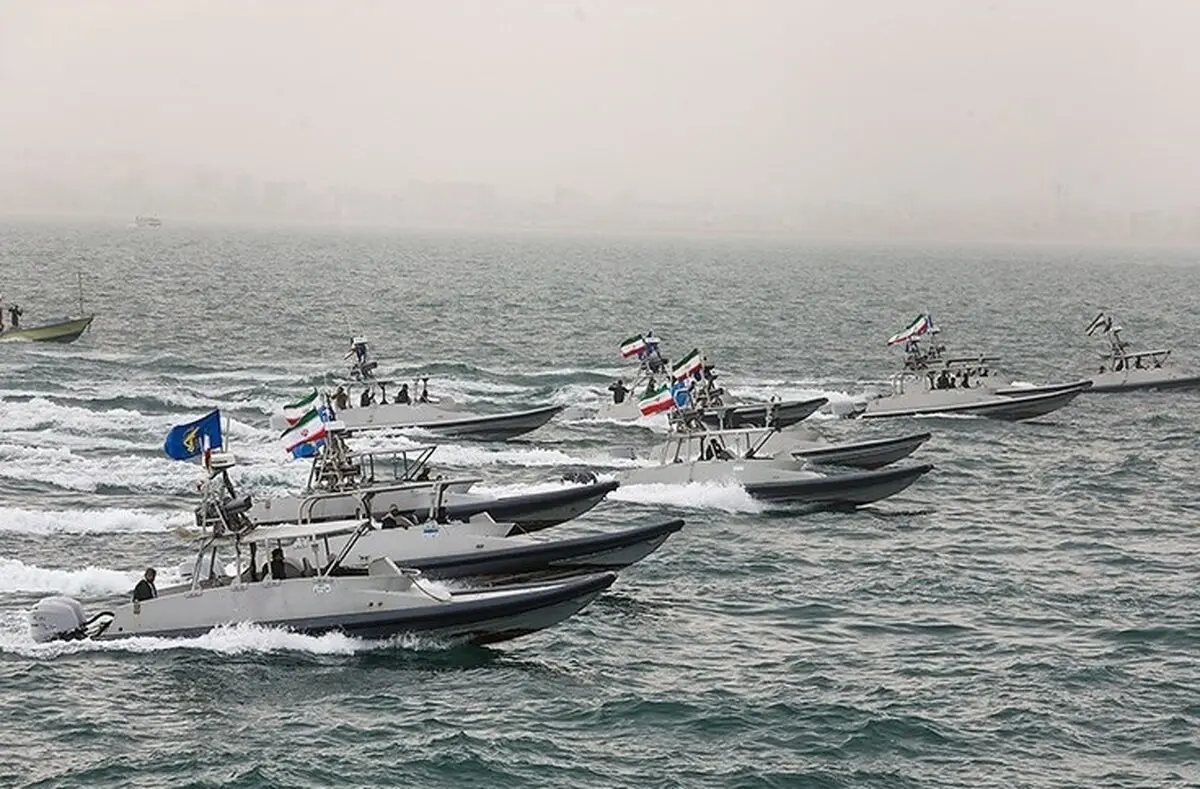 دور شدن ۱۸۰ مایلی ناوهواپیمابر آمریکایی از شناور سپاه/ سرعت شناورهای تندروی سپاه به ۹۰ تا ۱۱۰ گره دریایی رسید

