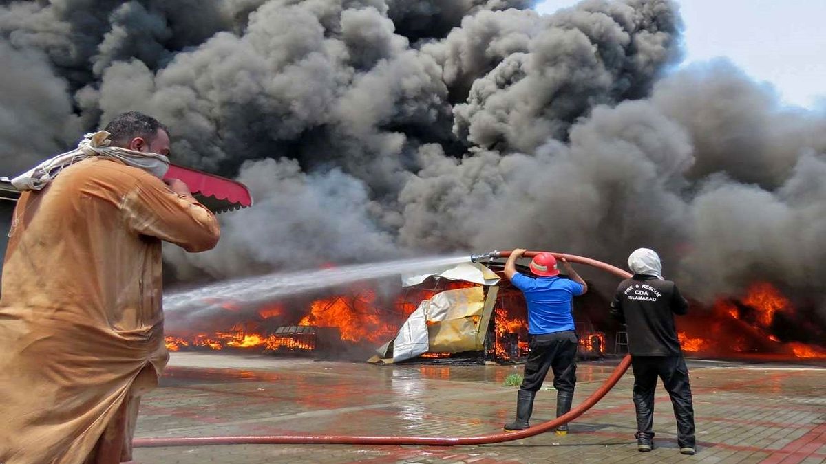 آتشسوزی در جایگاه پخش فرآوردههای نفتی آبادان مهار شد / ویدئو