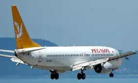 بازداشت مسافر خطرناک پرواز تهران - استانبول/ ویدئو