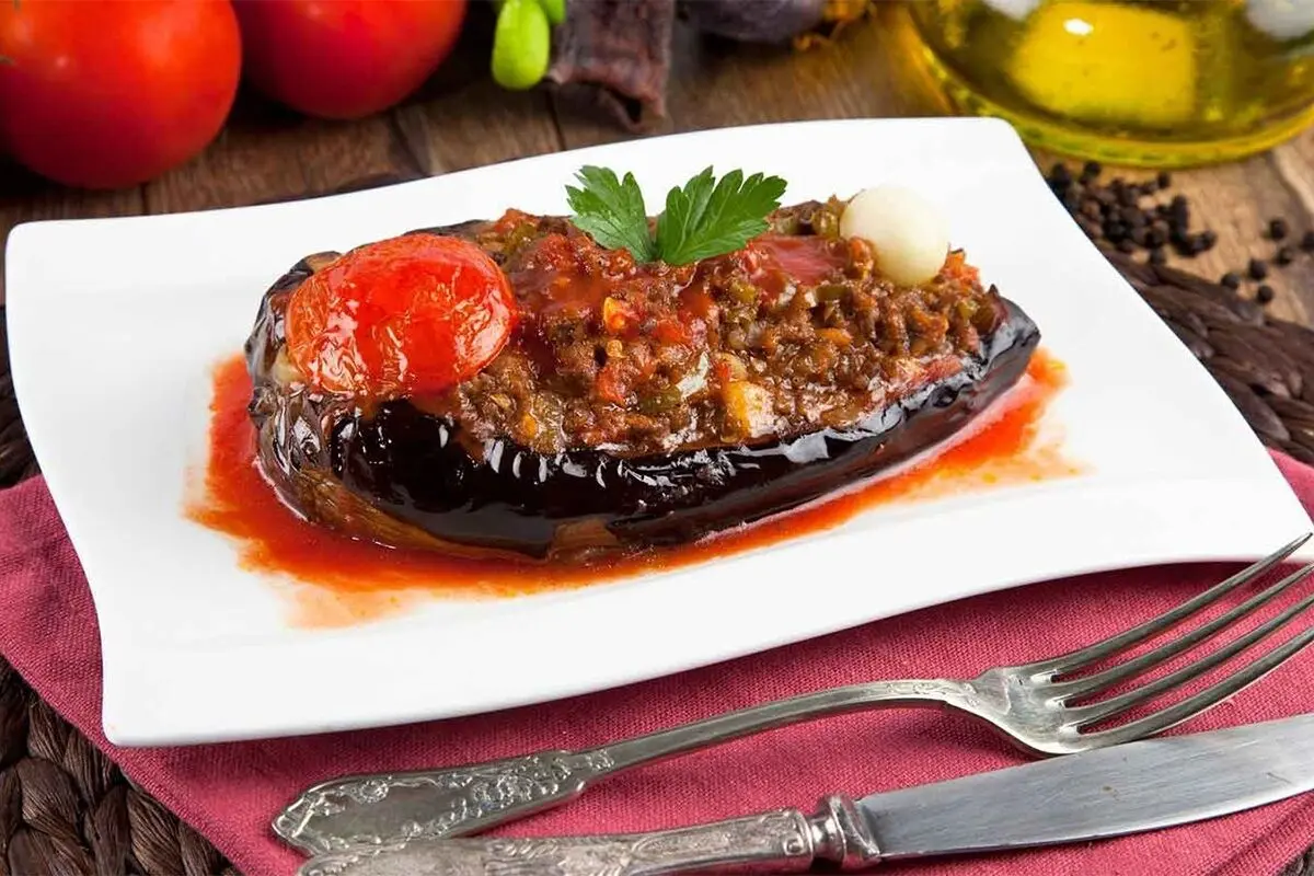 قارنی یاریخ؛ یک غذای خوشمزه برای عاشقان بادمجان