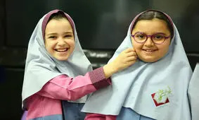 حضور دانش‌آموزان دخترِ بی‌حجاب در برنامه صداوسیما/ ویدئو

