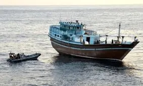 توقیف شناور حامل سوخت قاچاق در خلیج فارس

