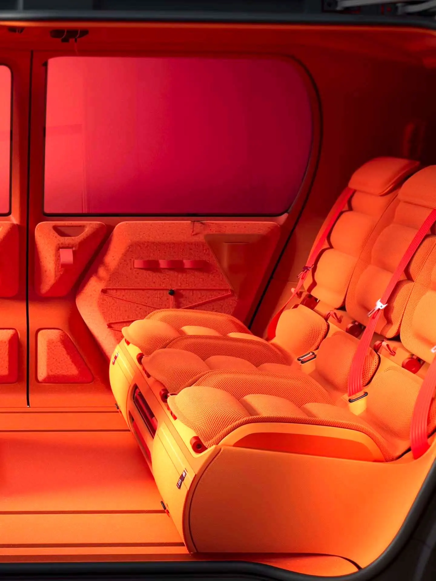 تصاویر رسمی منتشر شده از کانسپت ۲۰۲۵ سیتروئن ELO (Citroen ELO) که یک خودروی کامپکت، همه‌کاره و دارای طراحی نوآورانه با قابلیت تطبیق برای کار، استراحت و بازی است و به عنوان یک مدل «خانه روی چرخ» توسط شرکت سیتروئن معرفی شده است.