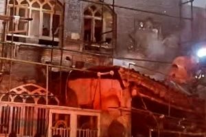 آتش سوزی یک مسجد و 2 مغازه در سبزه میدان رشت