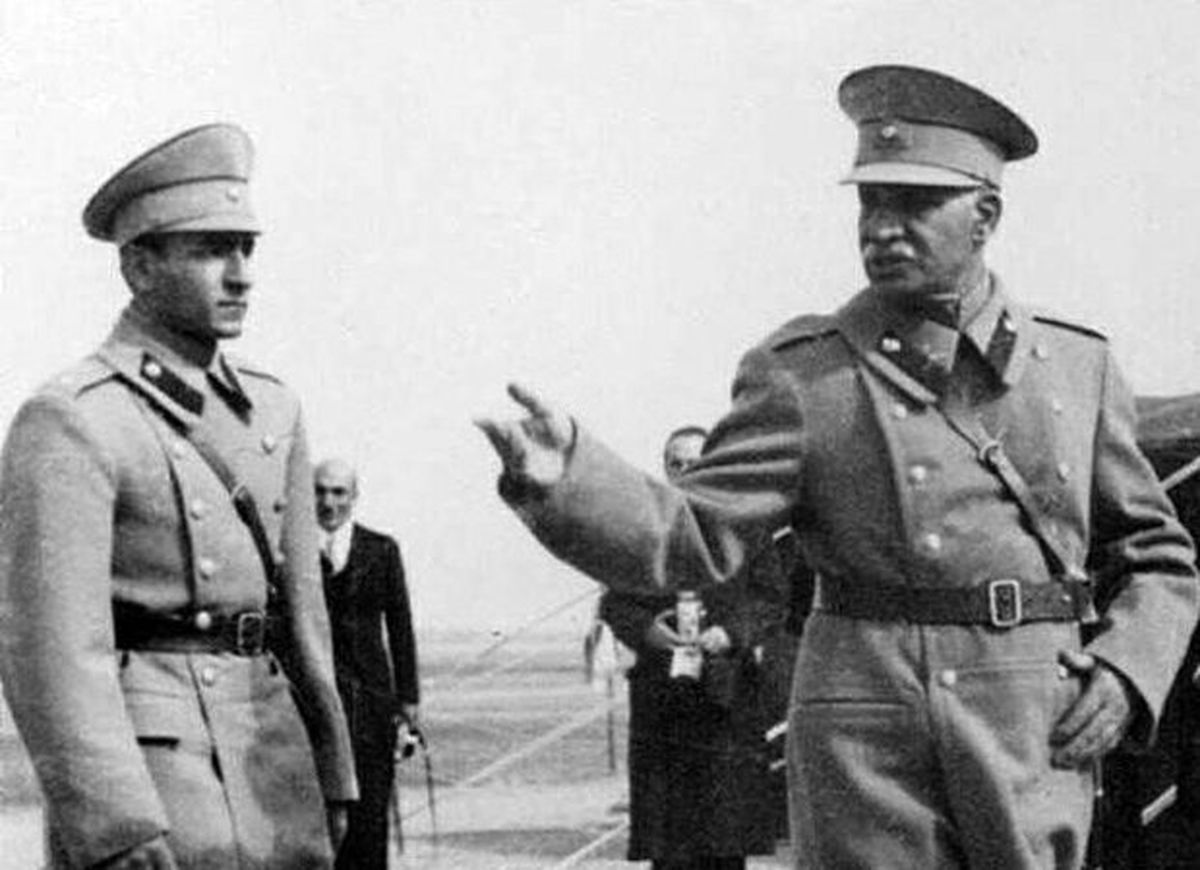  سفر در زمان؛ «رضاخان در حال کار کردن با مسلسل در کرمانشاه»؛ سال 1293 