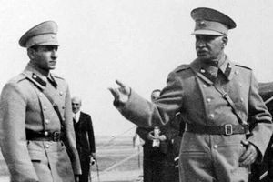  سفر در زمان؛ «رضاخان در حال کار کردن با مسلسل در کرمانشاه»؛ سال 1293