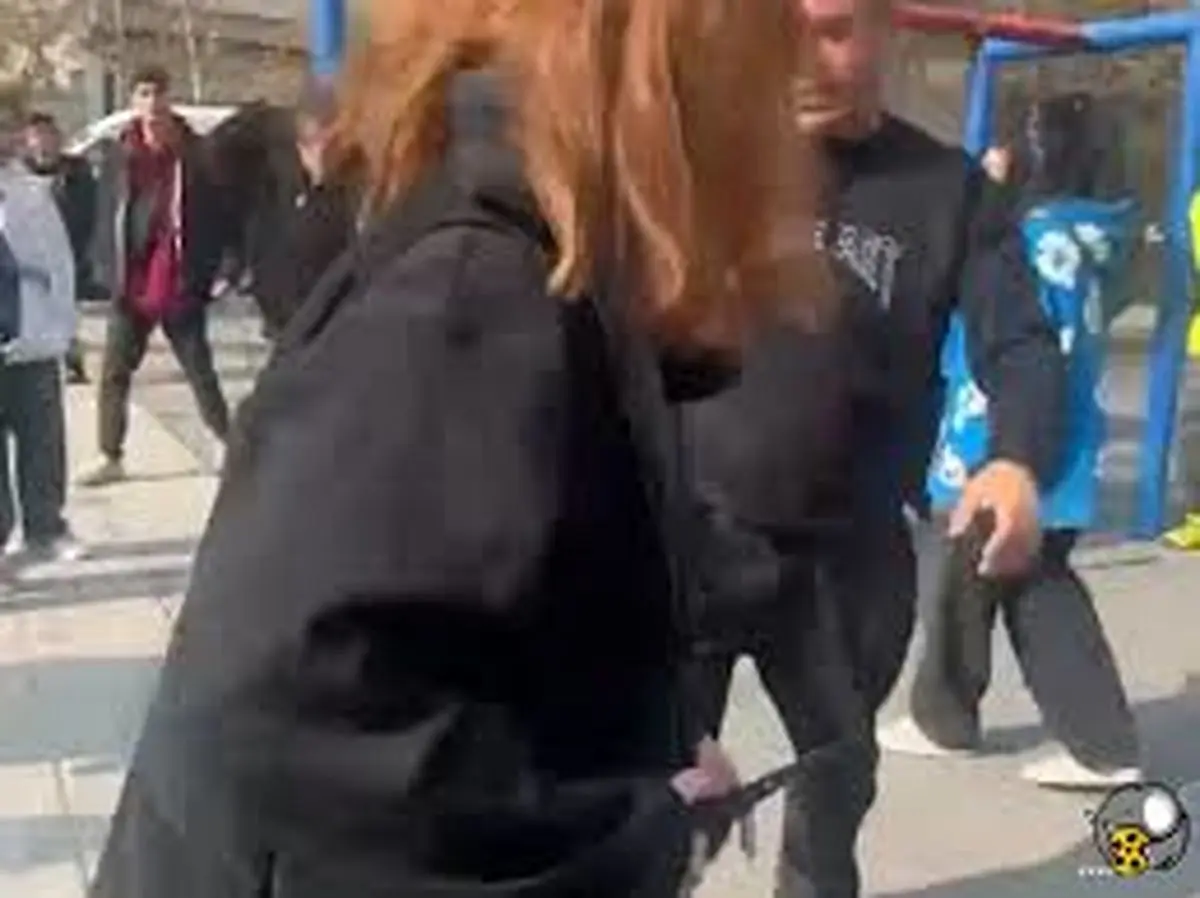 سیلی زدن دختر دهه نودی به صورت پدرش/ ویدئو 