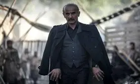 امین حیایی در فیلم غریزه سکانس خوردن مشروب: مجبور به 13 بار تکرار و سر کشیدن بطری آب شدم/ ویدئو
