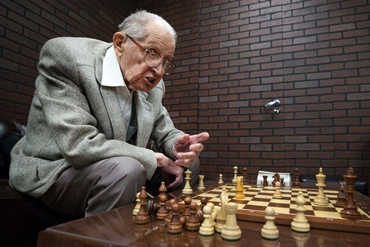 مسنترین استاد بزرگ شطرنج ۱۰۰ ساله شد