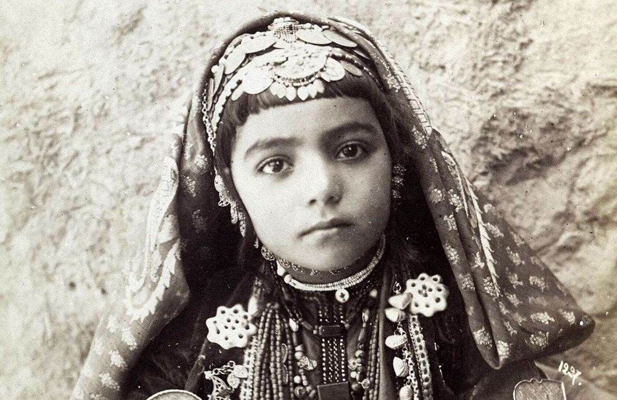 سفر به عصر قاجار؛ از «زن خَرسوار» تا «مرد آتشخوار»