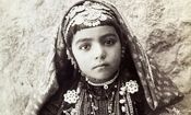 سفر به عصر قاجار؛ از «زن خَرسوار» تا «مرد آتش‌خوار»