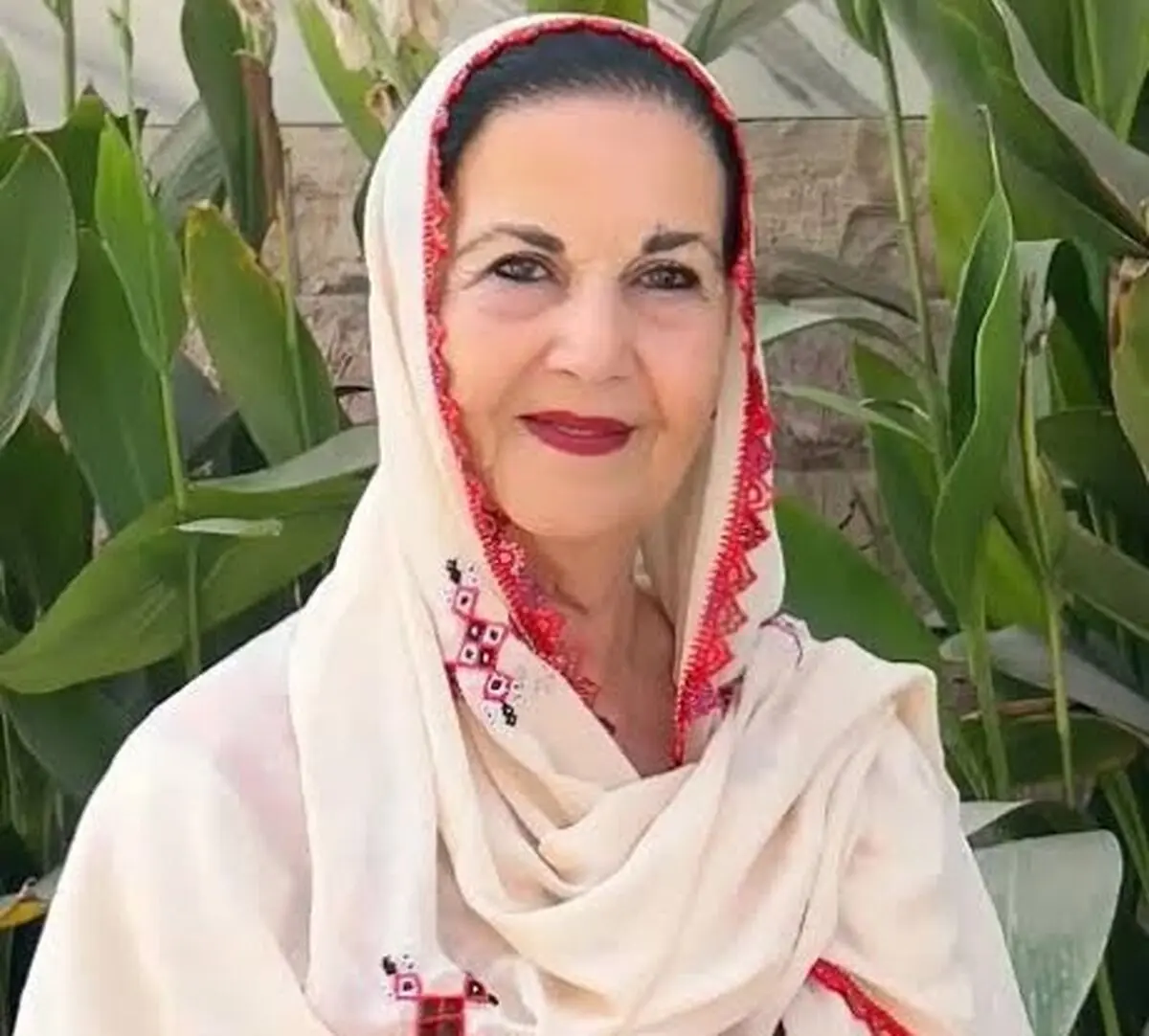 سفر در زمان؛ «پوری بنایی» در پشت صحنه فیلم علی سورچی؛ سال 51