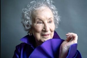 نویسنده‌ای که پیشگویی می‌کند