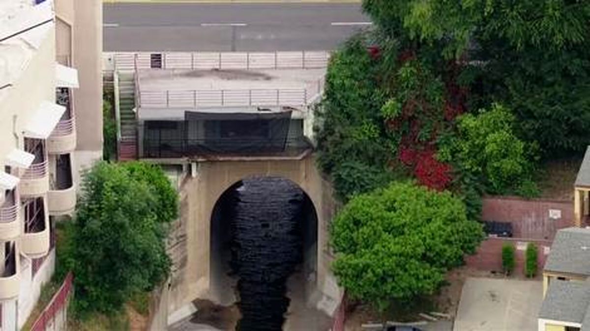 خانه‌ای در وسط یک پل در آمریکا