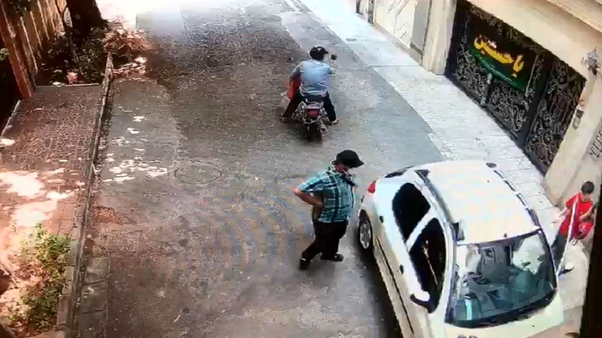 تصاویر تکاندهنده زورگیری از یک مادر و کودک در شرق تهران