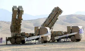 لحظه هدف قرار گرفتن چند ریز پرنده در آسمان اصفهان توسط پدافند هوایی/ ویدئو