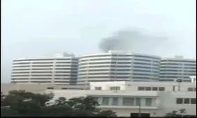 آتش سوزی در طبقه همکف برج دیپلمات کیش به طبقه چهاردهم رسید/ ویدئو